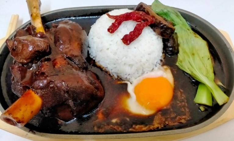 Sizzling lamb shank